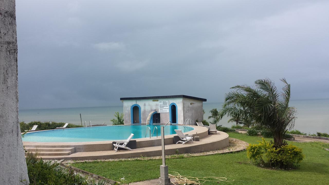 Biriwa Beach Hotel Extérieur photo