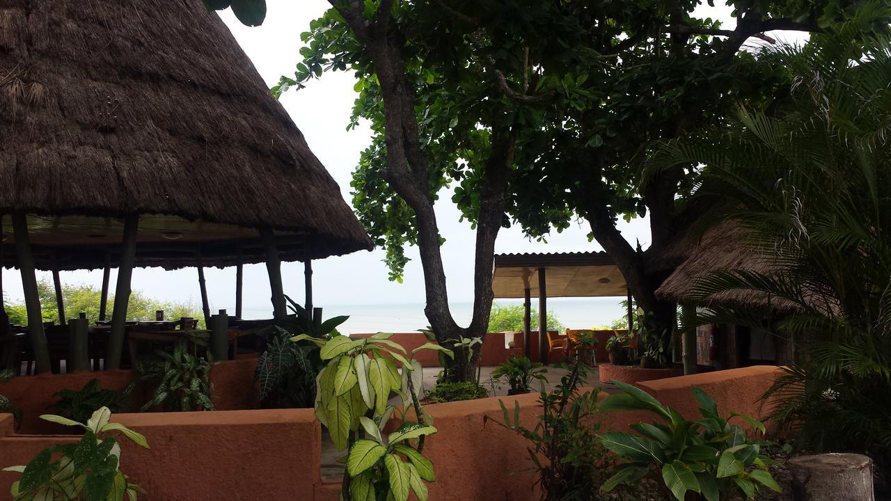 Biriwa Beach Hotel Extérieur photo